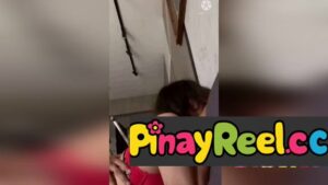 Anong meron sa sofa girl?