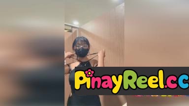 Mabilisang selfie sa fitting room