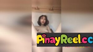 Nagsarili si cutie enjoy sa kanyang sariling puke