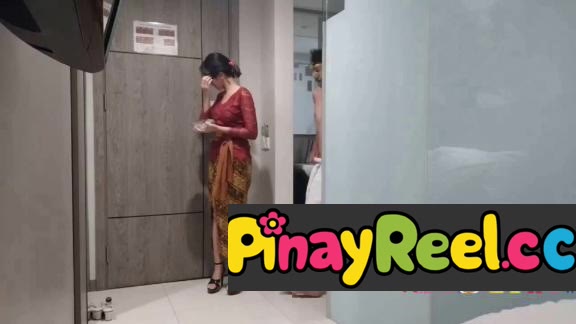 This dude kinantot nya ang hotel staff